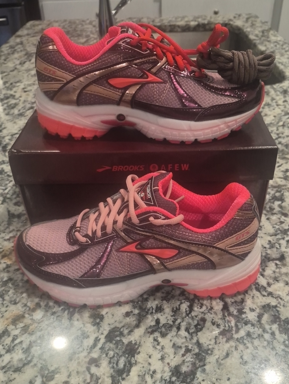 Brooks Adrenaline GTS 10  Women’s Athletic Shoes in Pink and Coral